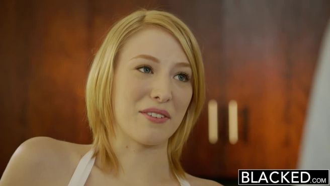 Превью Негр привел домой любовницу, которая сделала ему глубокий минет и впустила член в вагину по самые яйца № 15905