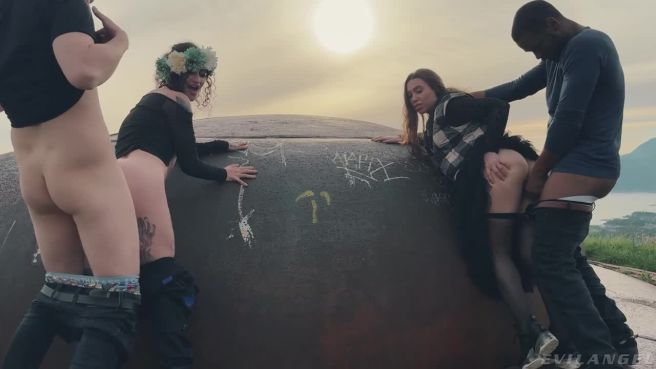 Превью Вот что значит оргия на свежем воздухе № 46747