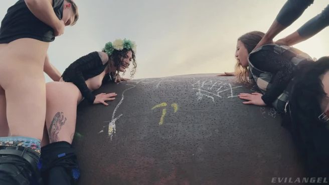 Превью Вот что значит оргия на свежем воздухе № 46747