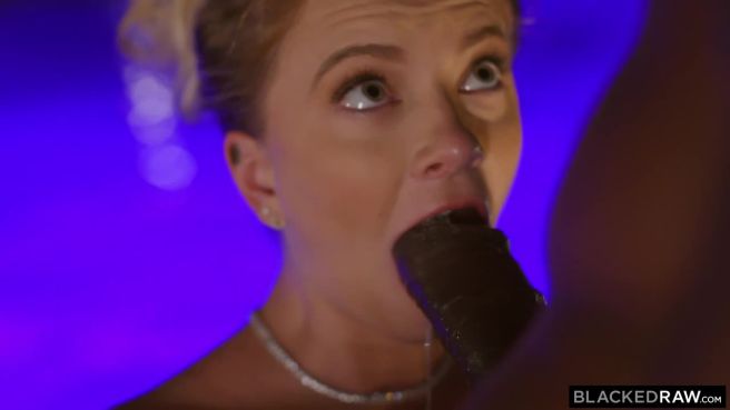 Превью Чёрный поршень протаранил розовую дырочку № 46885