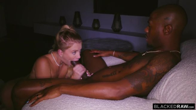 Превью Чёрный поршень протаранил розовую дырочку № 46885