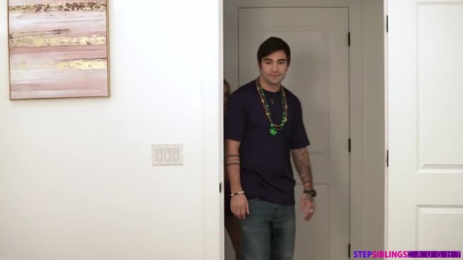 Превью Моя сестрёнка никогда не откажет в сексе № 46946