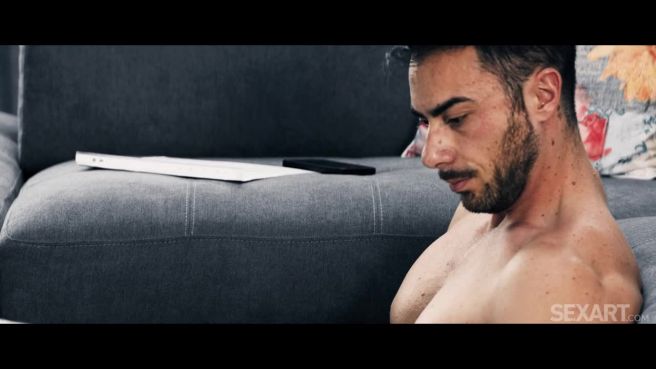 Превью Влюблённость, которую не скрыть от посторонних глаз № 47033