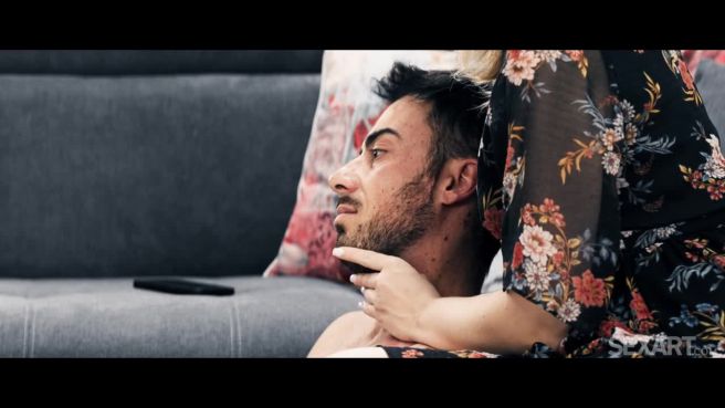 Превью Влюблённость, которую не скрыть от посторонних глаз № 47033