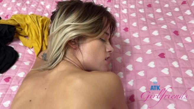 Превью Малышка настроена удовлетворить товарища № 47092