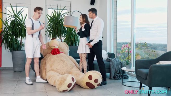 Превью Девочка повзрослела, и теперь у неё новые развлечения № 47123