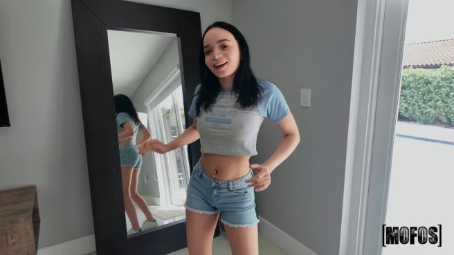 Превью Похоже, у этой малышки невероятно эластичная вагина № 47155