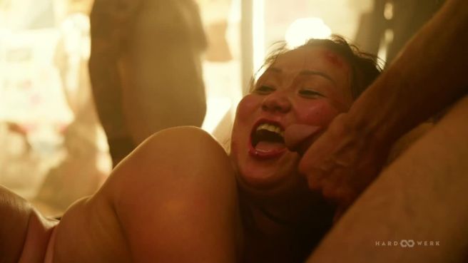 Превью Азиатка и невероятный ганг-банг с бомжами № 47169