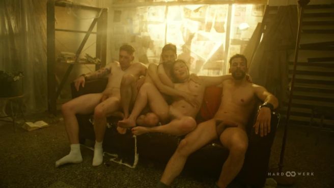 Превью Азиатка и невероятный ганг-банг с бомжами № 47169