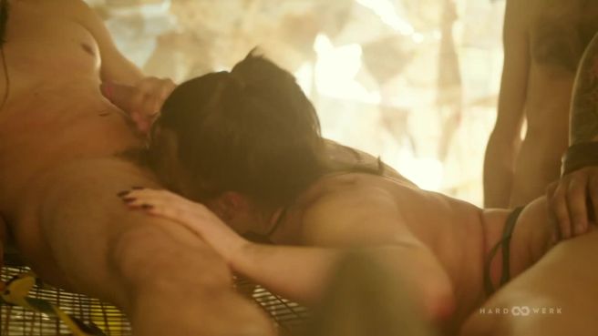 Превью Азиатка и невероятный ганг-банг с бомжами № 47169