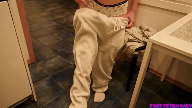 Превью Сборы на учёбу с акцентом на ножки № 47185