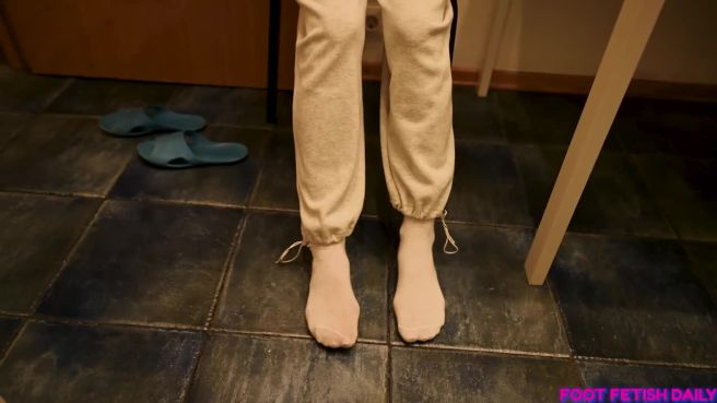 Превью Сборы на учёбу с акцентом на ножки № 47185