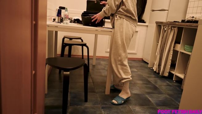 Превью Сборы на учёбу с акцентом на ножки № 47185